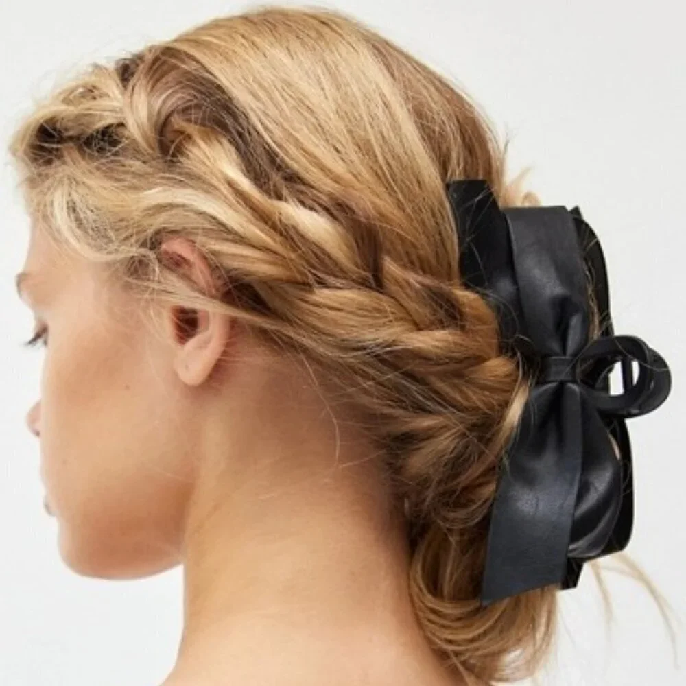 NWT Urban Outfitters Faux Leather Bow Claw Clip